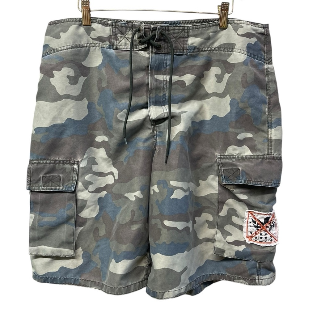 MOSSIMO Camo Cargo Board Shorts Men’s Size 36 Embroidered Patch